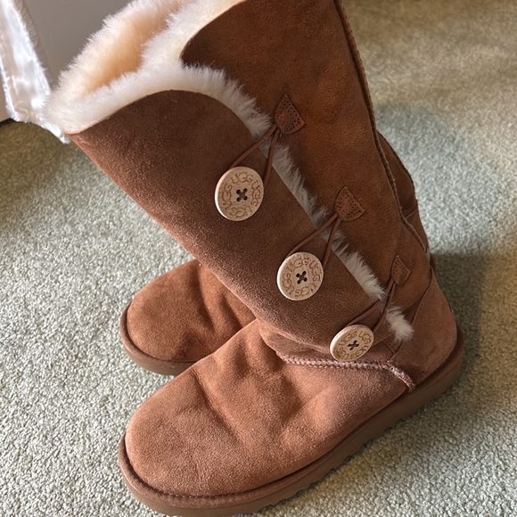Tall Uggs with buttons up the side! - Picture 3 of 4